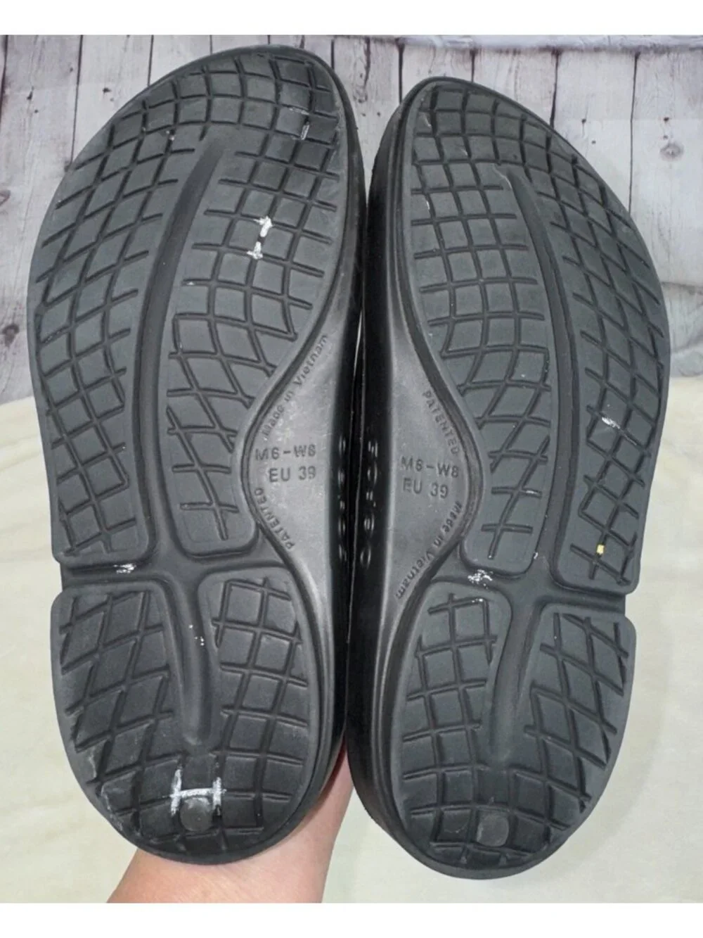 Oofos OOAHH Sandals Unisex Recovery Slide Shoes Black Unisex Men’s 6 Women’s 8